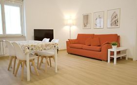 Cornelia Idi Gemelli, Chicca Metro Apartment